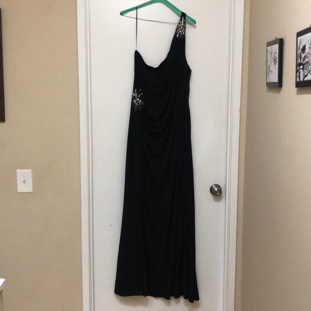 Plus size, one-shoulder gown